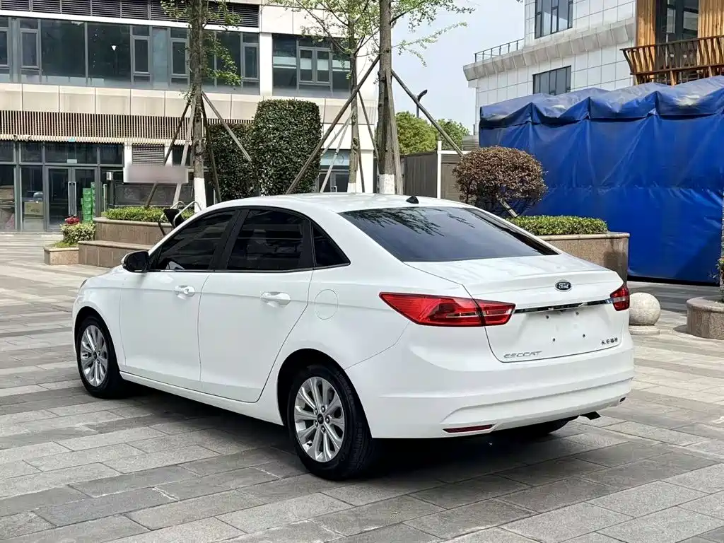 Escort Happy 1.5 L Auto Fashion