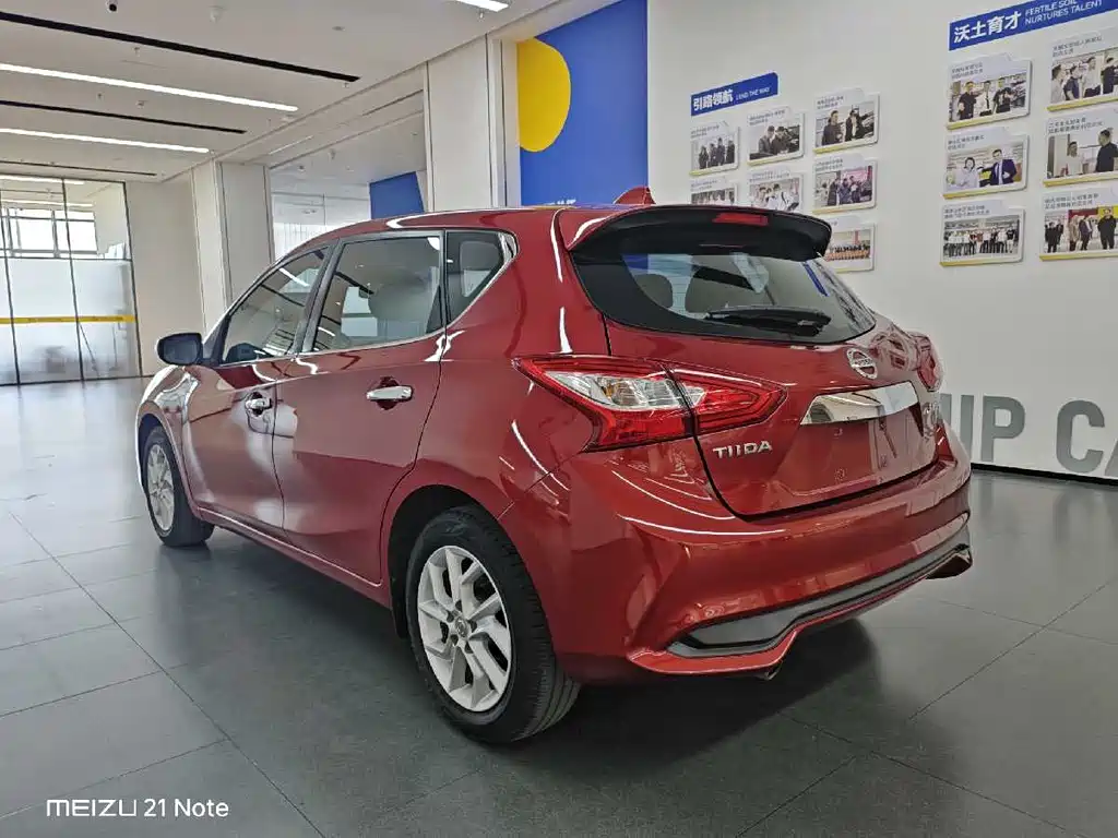 Tiida 1.6 L CVT Smart Travel