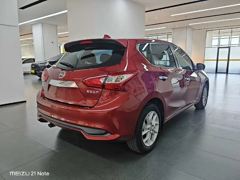 Tiida 1.6 L CVT Smart Travel