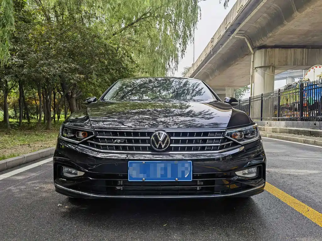 Magotan 200 10 K Commemorative 330 TSI DSG Leading