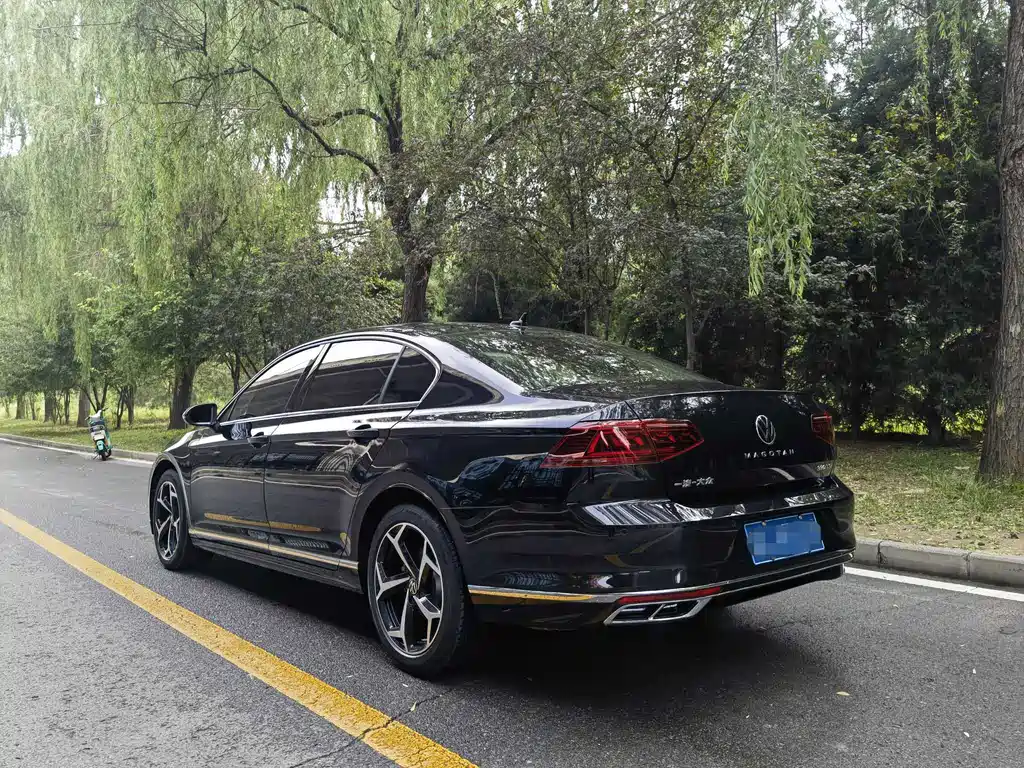 Magotan 200 10 K Commemorative 330 TSI DSG Leading