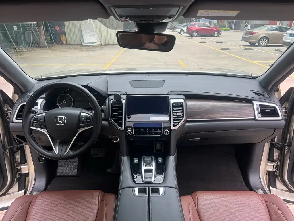 Honda UR-V 370 TURBO 4 WD Premium CN-V