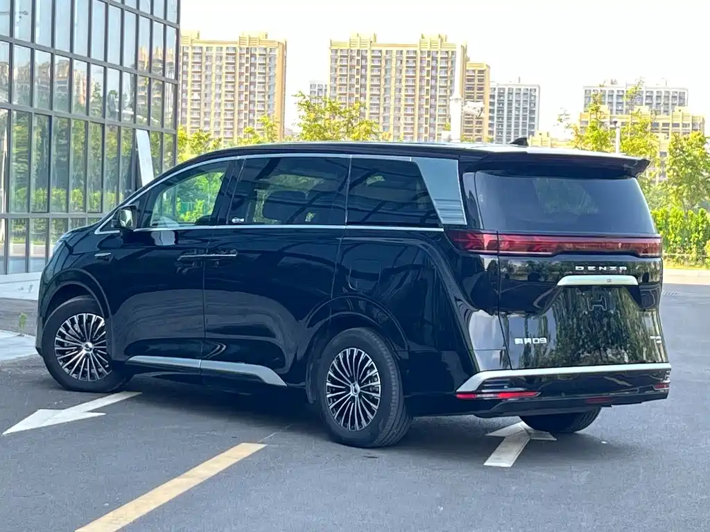 Denza D9 DM-i Smart Drive 1020 4 WD Flagship