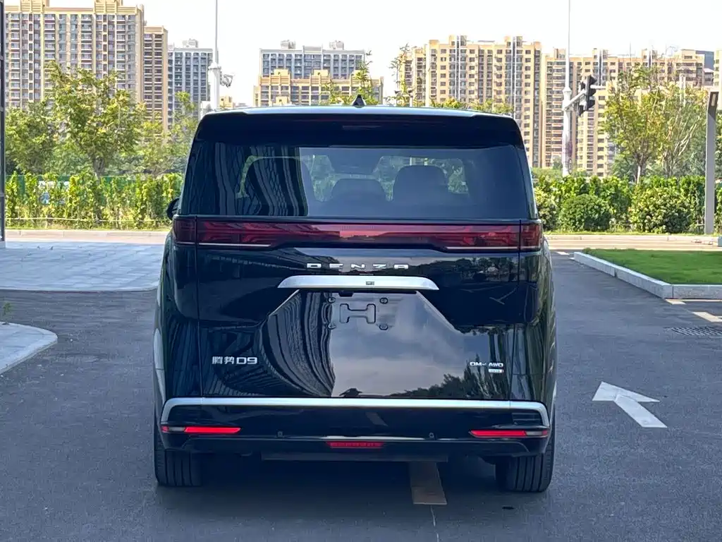 Denza D9 DM-i Smart Drive 1020 4 WD Flagship
