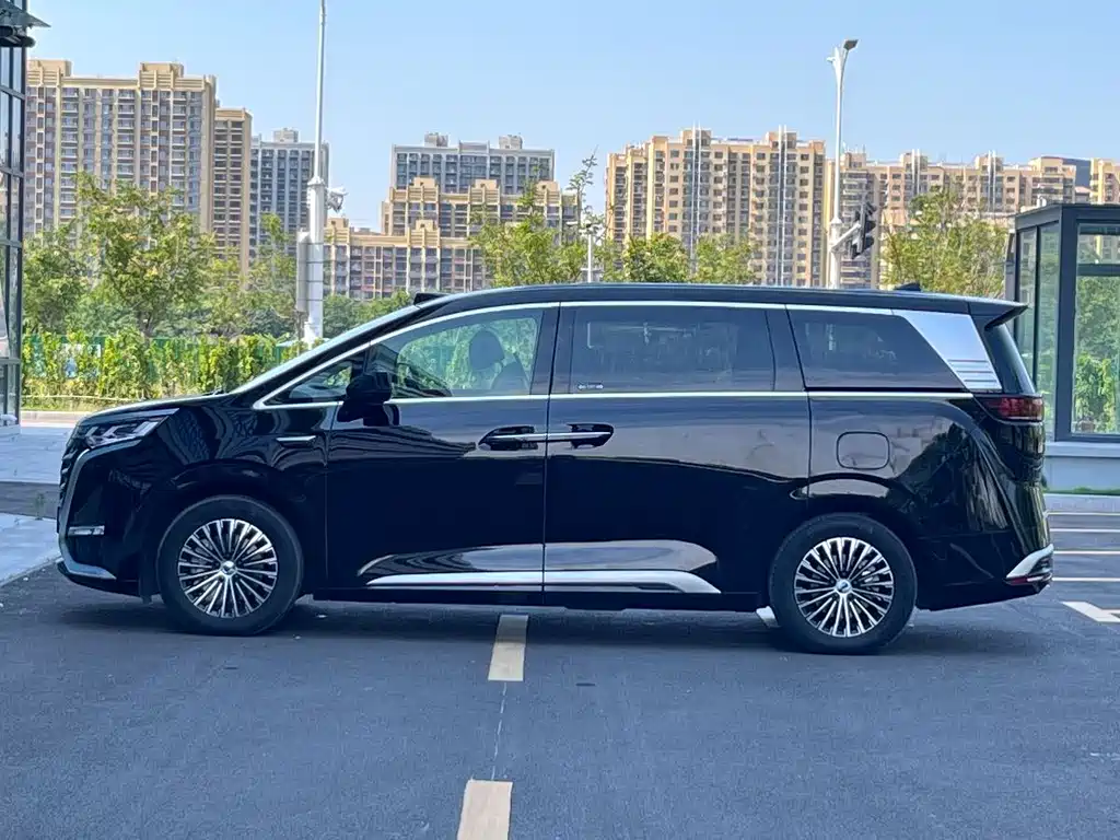 Denza D9 DM-i Smart Drive 1020 4 WD Flagship
