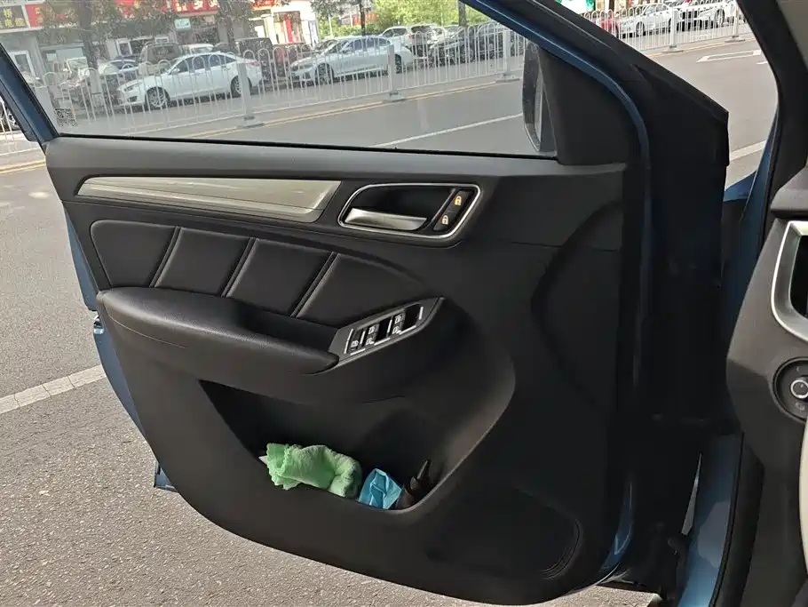 Roewe RX5 NEV eRX5 50 T Hybrid Connected Honor Supreme Flagship