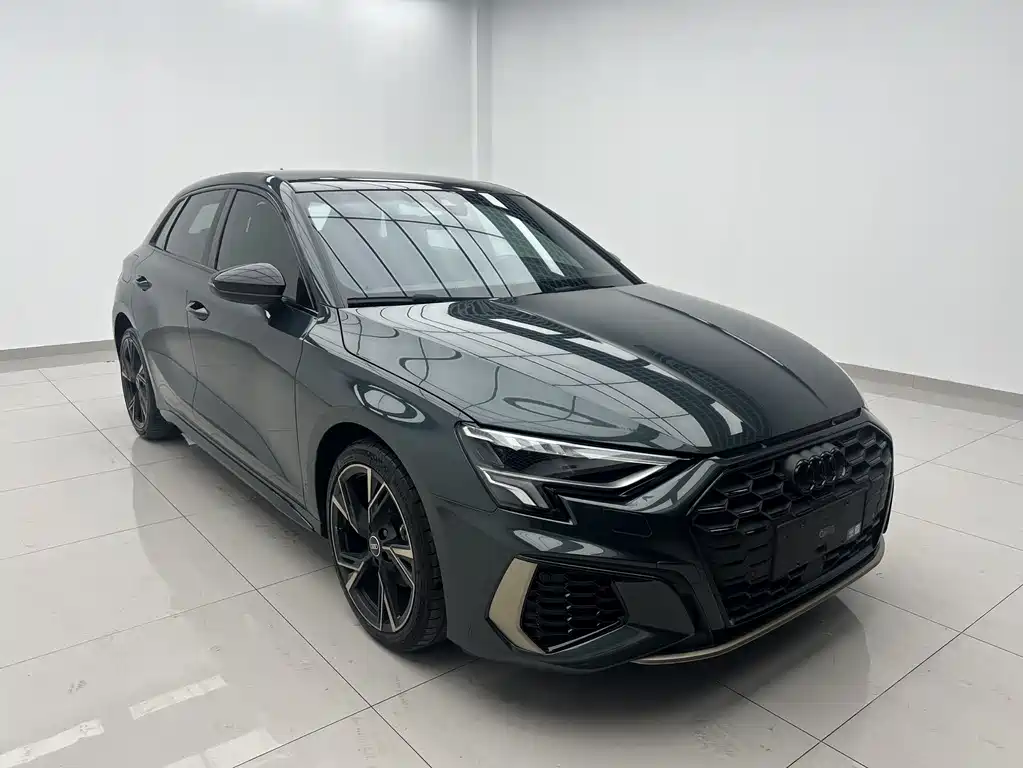Audi A3 奥迪A3 2024款 Sportback 35 TFSI RS套件燃速型