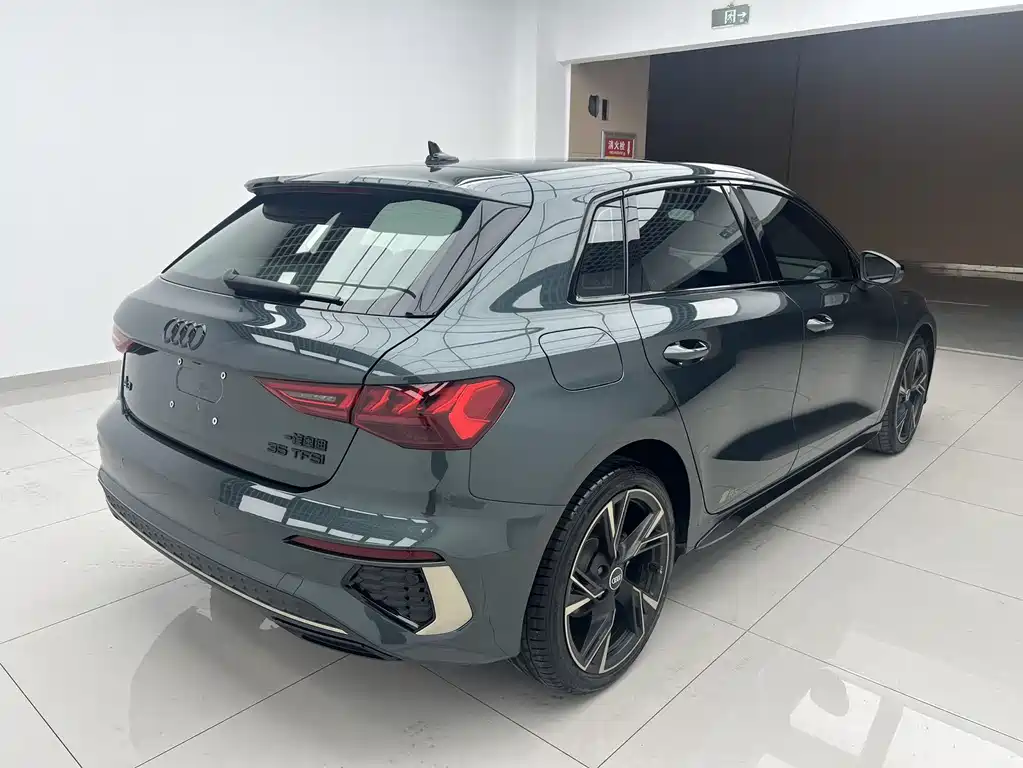 Audi A3 奥迪A3 2024款 Sportback 35 TFSI RS套件燃速型