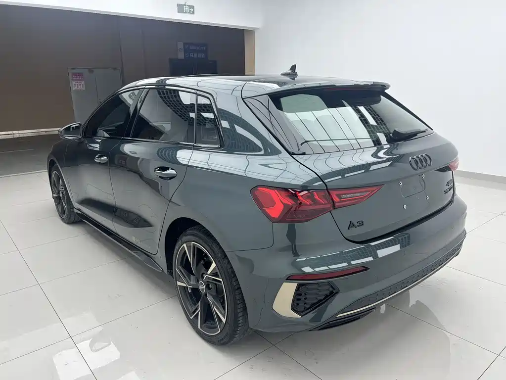 Audi A3 奥迪A3 2024款 Sportback 35 TFSI RS套件燃速型