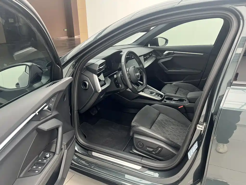 Audi A3 奥迪A3 2024款 Sportback 35 TFSI RS套件燃速型