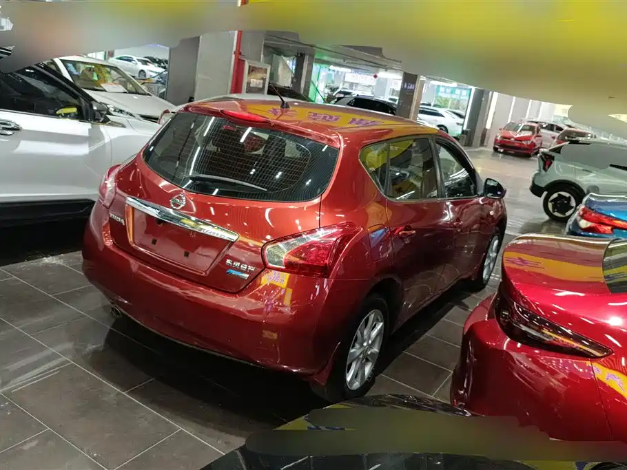 Tiida 1.6 L CVT Comfort