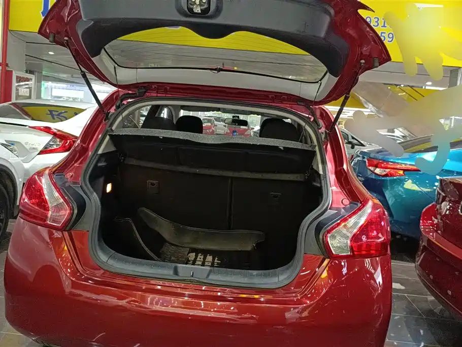 Tiida 1.6 L CVT Comfort