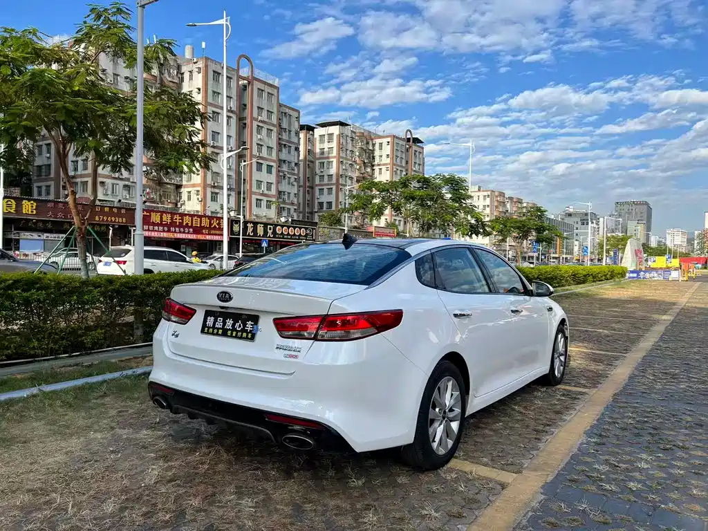 Kia K5 1.6 T Auto LUX