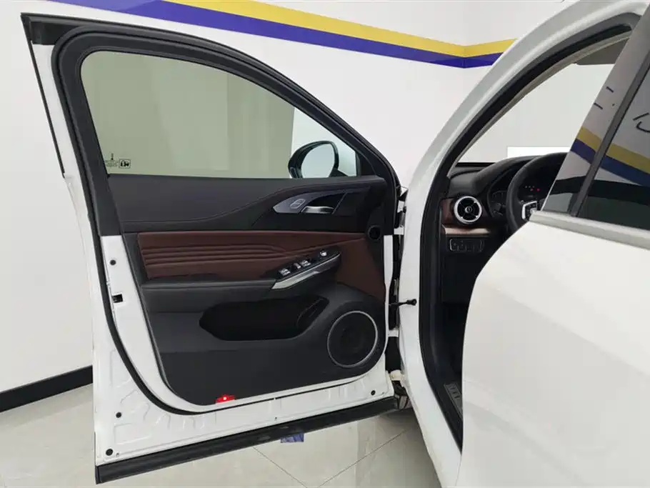 WEY VV5 1.5 T 2 WD Pioneer