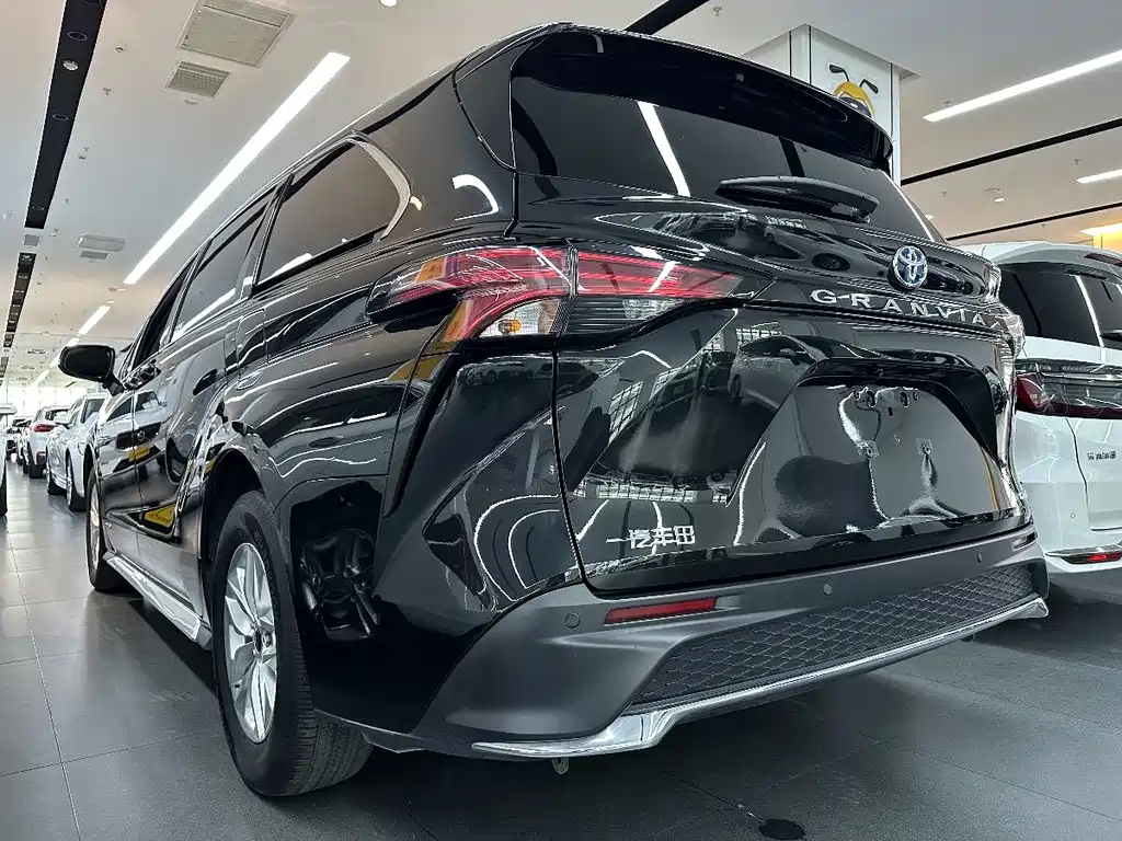 Granvia 2.5 L Hybrid Comfort