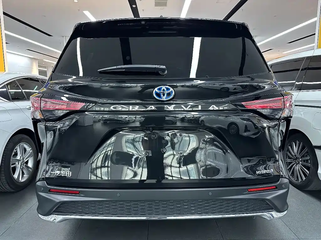 Granvia 2.5 L Hybrid Comfort