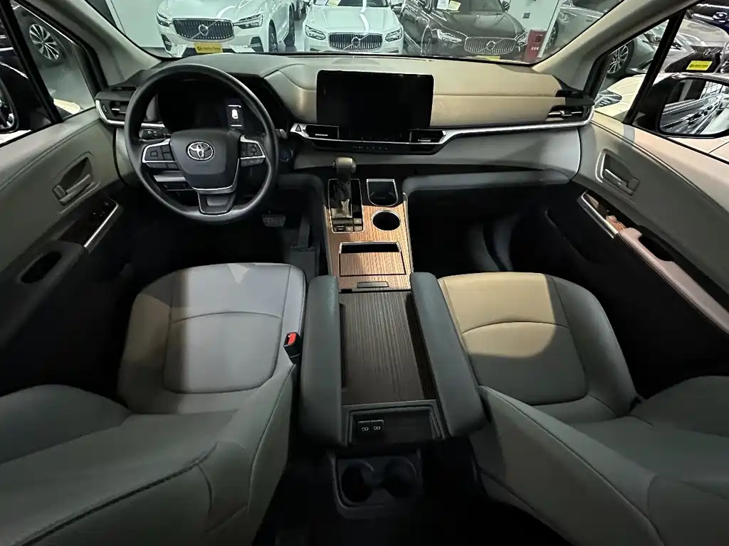 Granvia 2.5 L Hybrid Comfort
