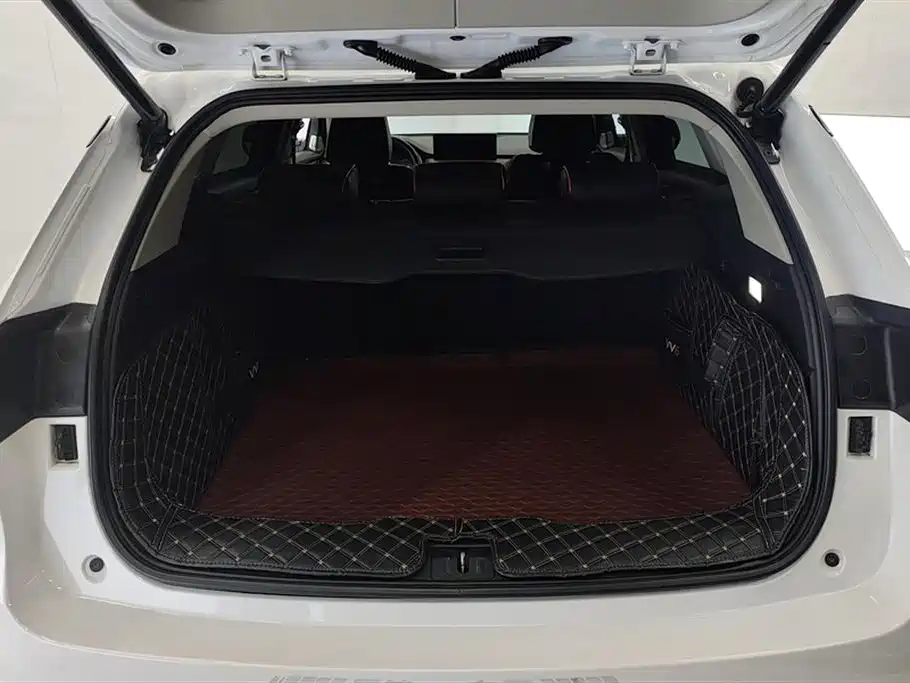 WEY VV6 2.0 T 2 WD Smart Guard +