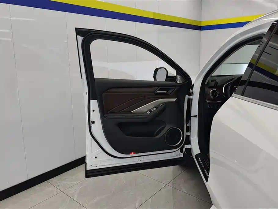 WEY VV6 2.0 T 2 WD Smart Guard +