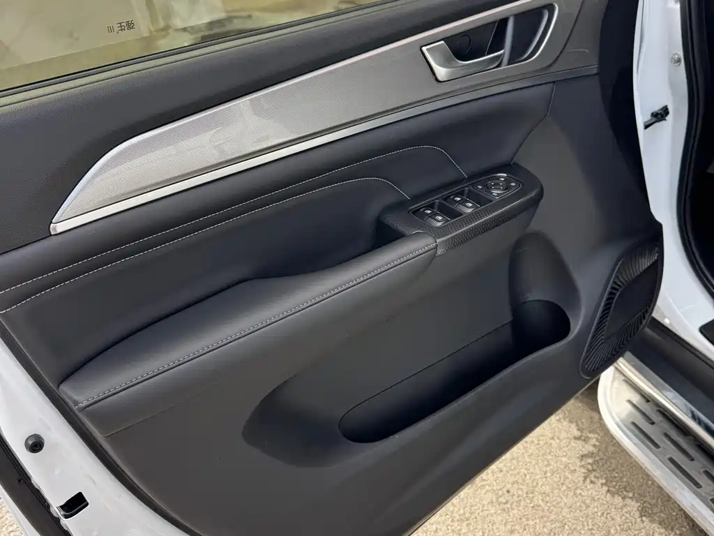 Haval M6 PLUS 1.5 T DCT Luxury Connected