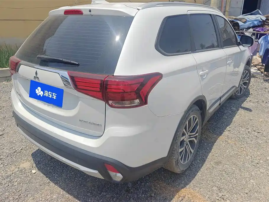 Outlander 2.0 L 2 WD Glory 5-seat
