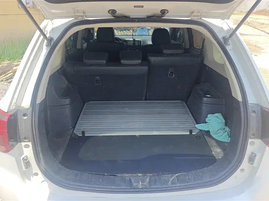 Outlander 2.0 L 2 WD Glory 5-seat