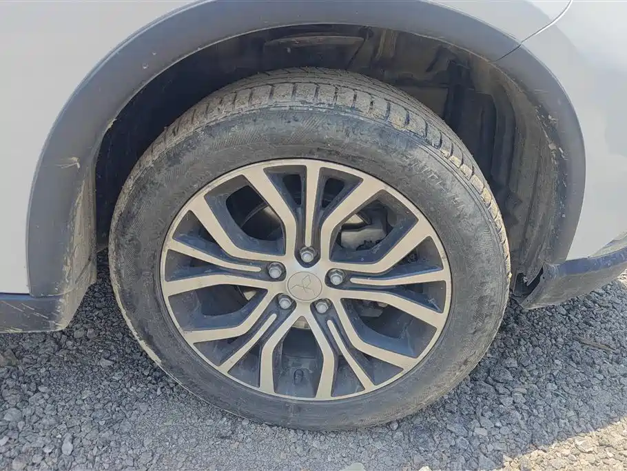 Outlander 2.0 L 2 WD Glory 5-seat