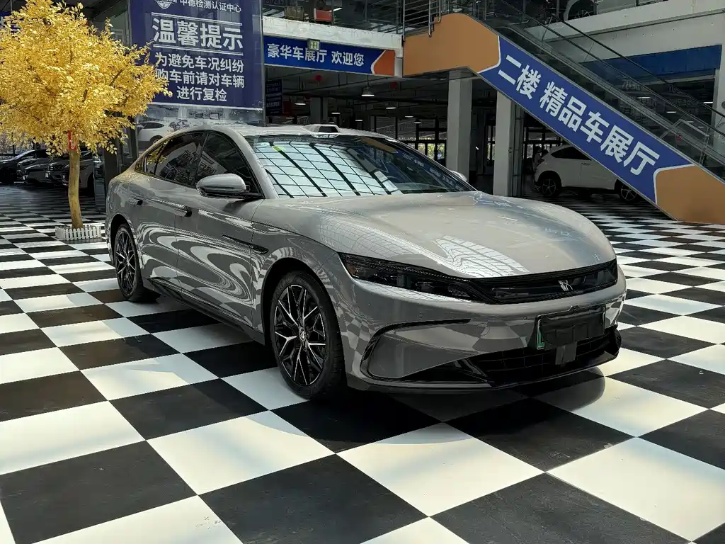 Han DM-i Smart Drive 125 KM Honored