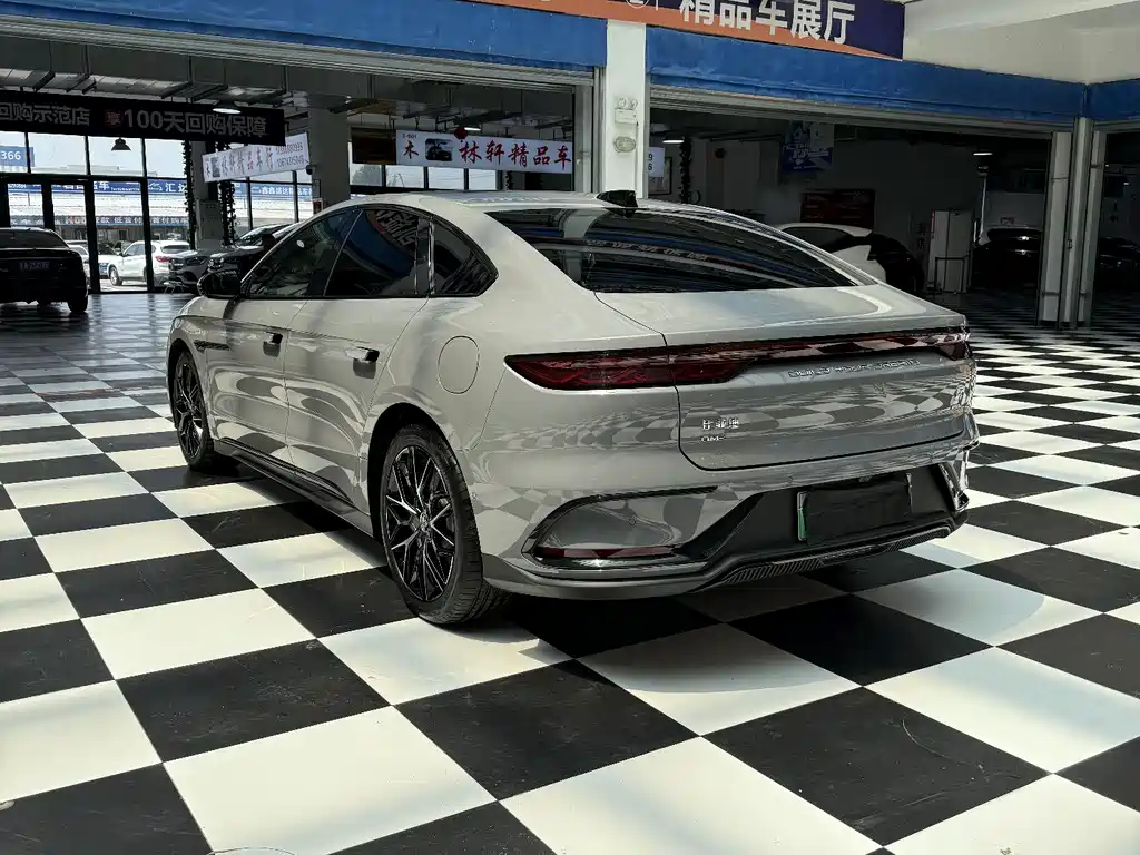 Han DM-i Smart Drive 125 KM Honored
