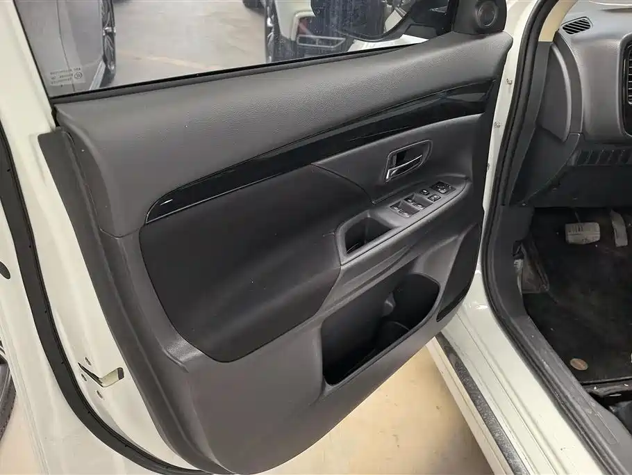 Outlander 欧蓝德 2020款 2.0 L 两驱畅行版 5座