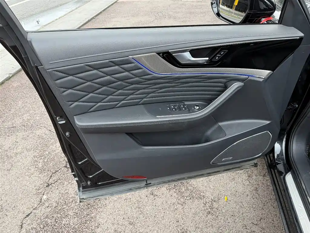 Hongqi HS5 Facelift 2.0 T Connected Flagship Enjoyment