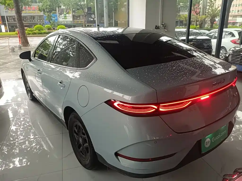Qin PLUS DM-i Smart Drive 55 KM Leading