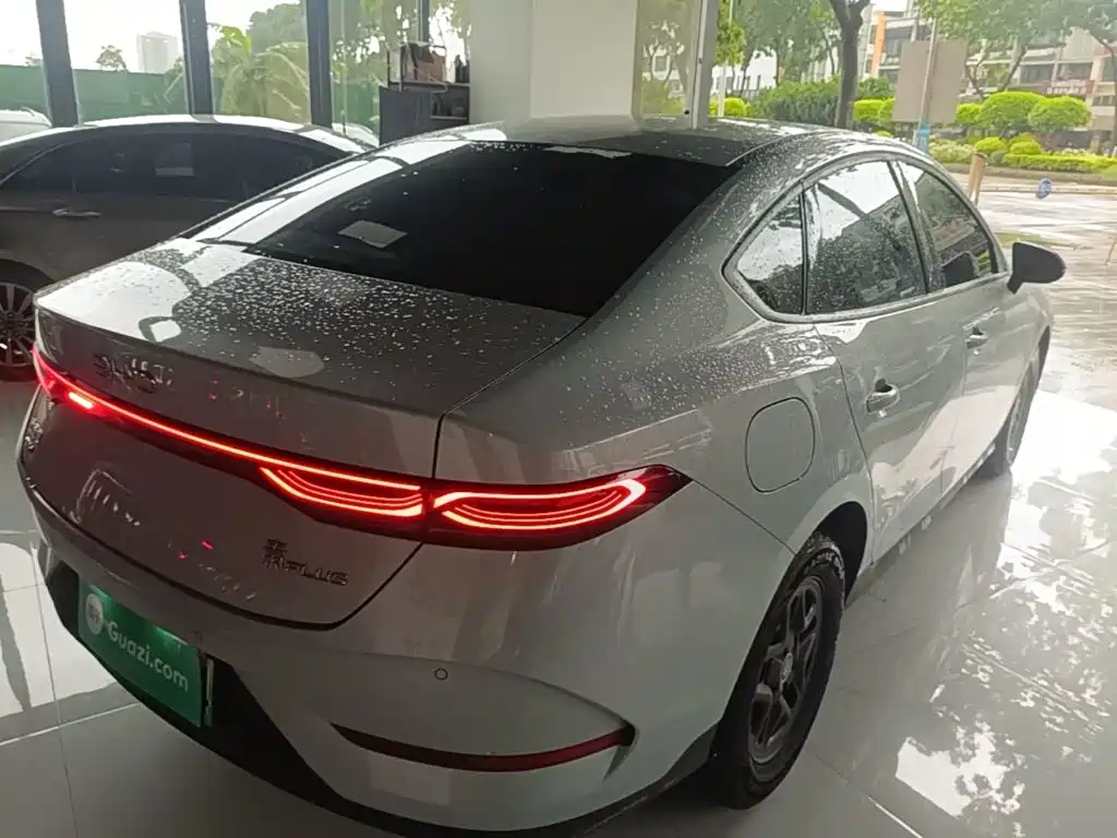 Qin PLUS DM-i Smart Drive 55 KM Leading