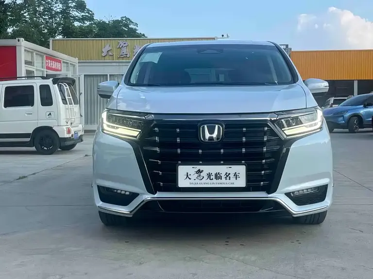 Honda Elysion 2.0 L e:HEV Luxury