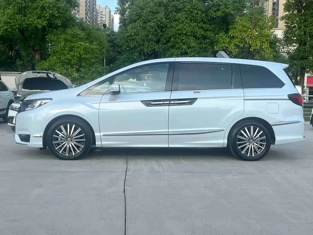 Elysion 2.0 L e:HEV Luxury