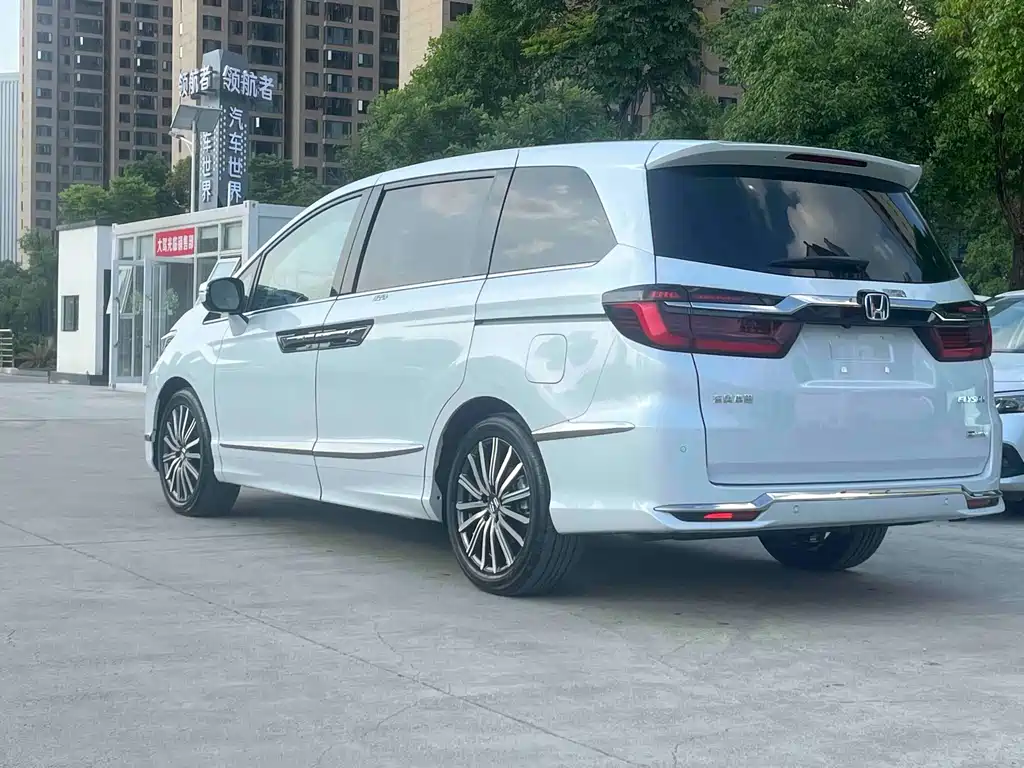 Elysion 2.0 L e:HEV Luxury