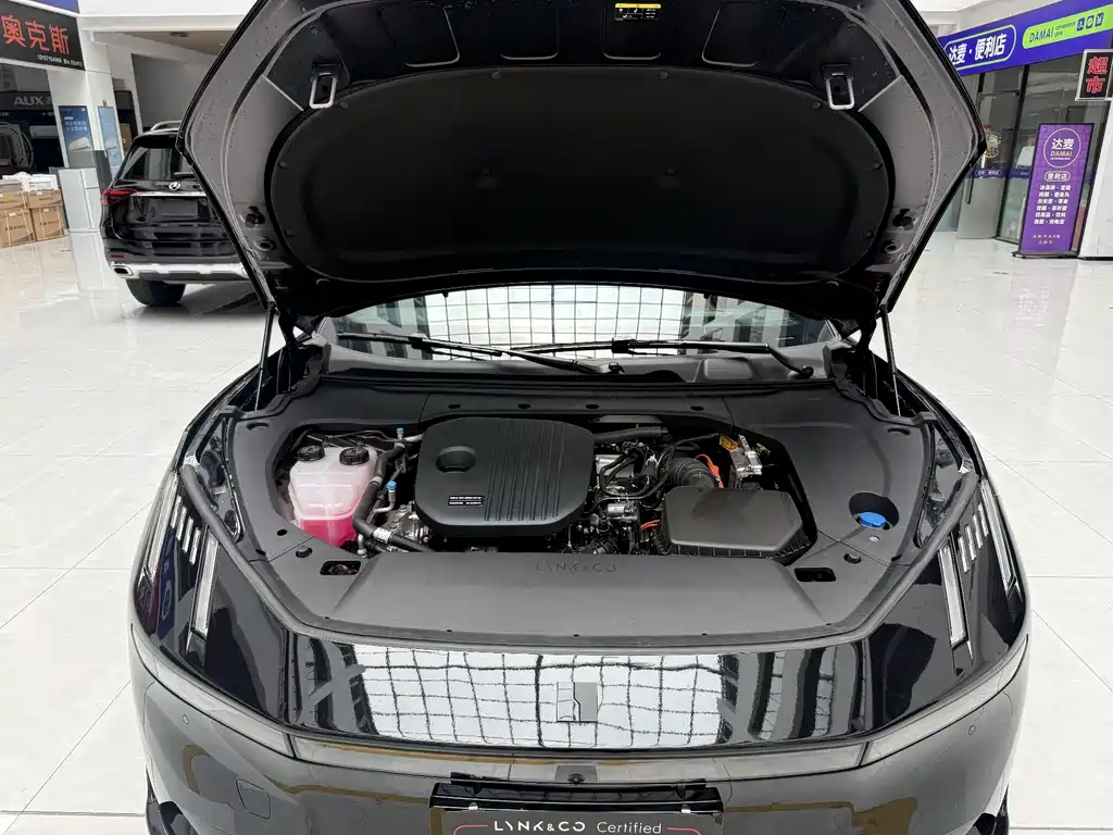 Lynk & Co 10 EM-P 领克10 2025款 240四驱Ultra