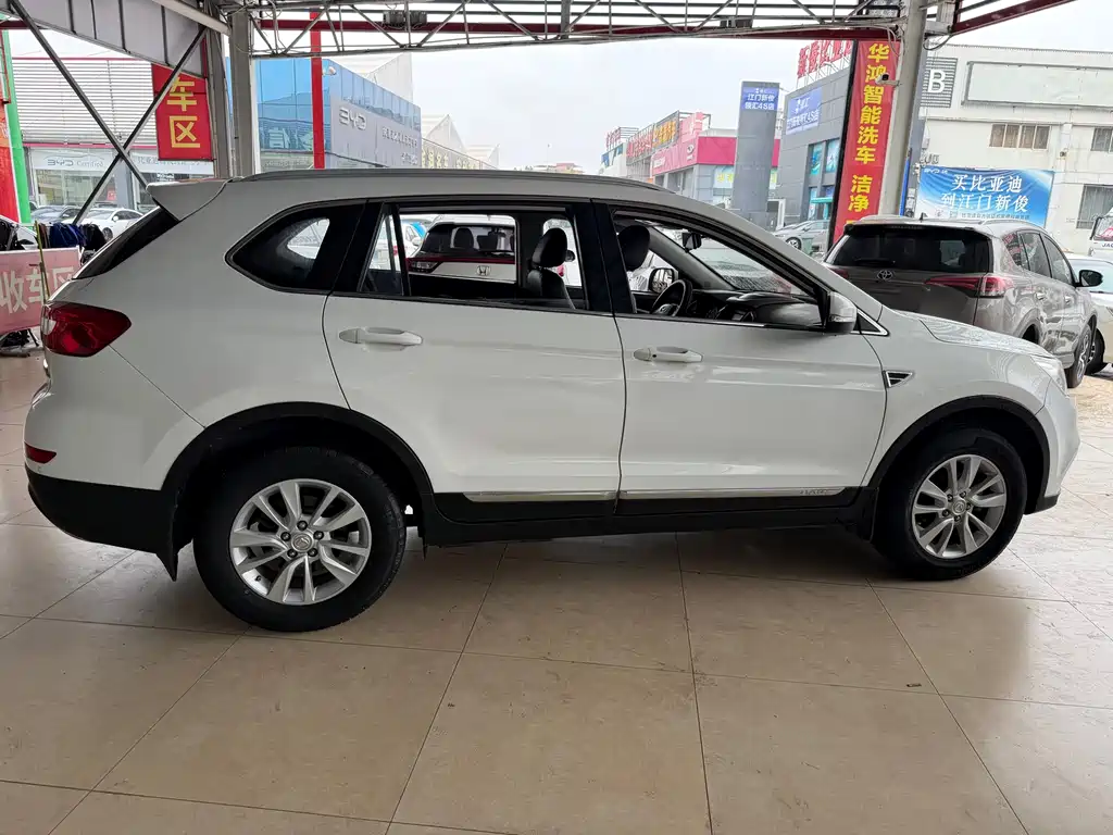 BAIC Huansu S6 1.5 T Manual Leading