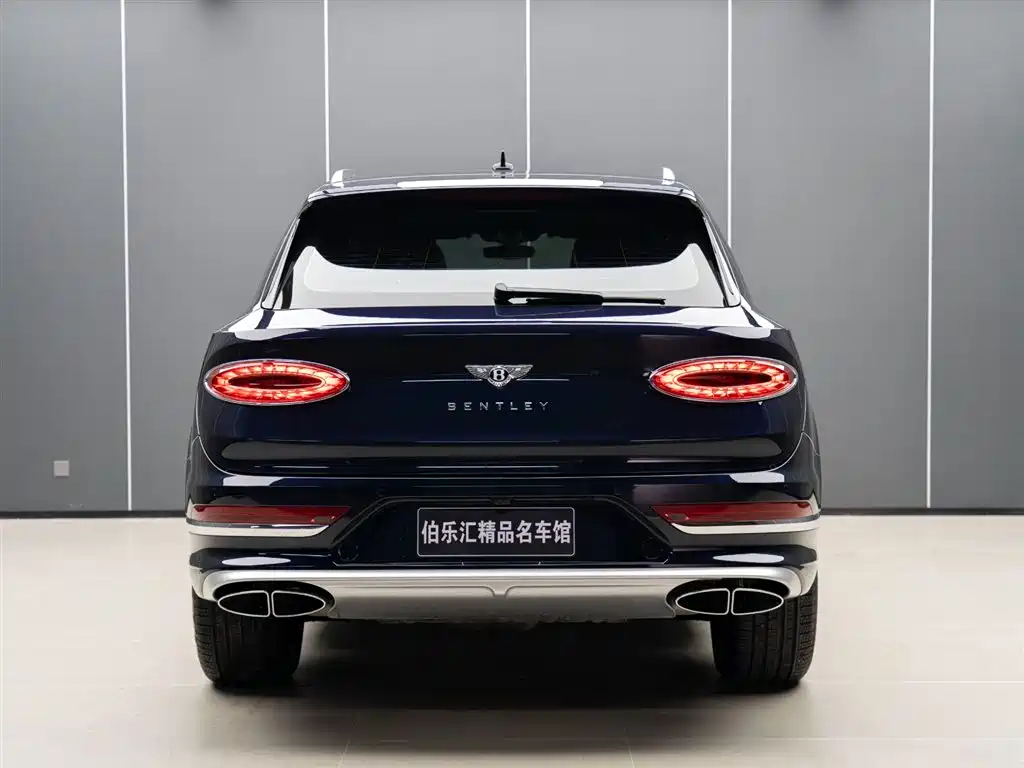 Bentayga 4.0 T V8 LWB Range