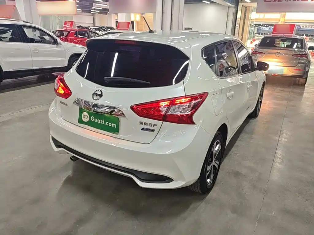 Tiida 1.6 L CVT Smart Travel