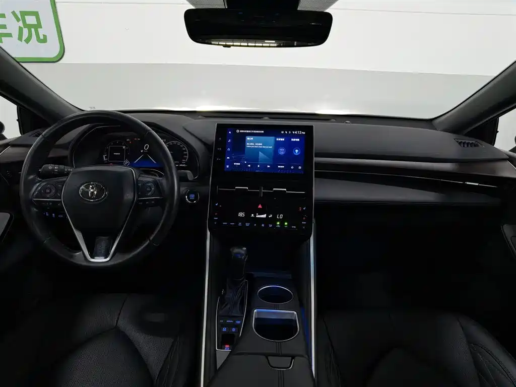 Avalon 2.5 L Touring Distinguished