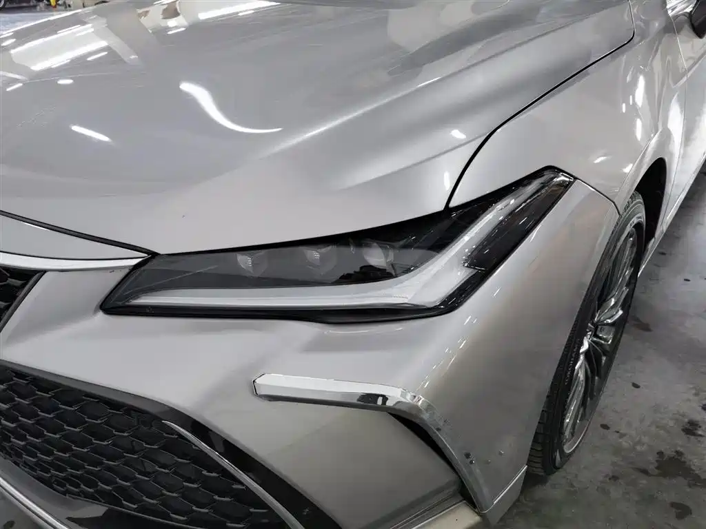 Avalon 2.5 L Touring Distinguished