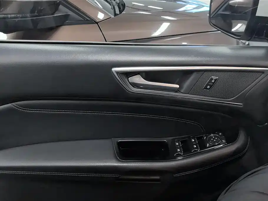 Edge EcoBoost 245 2 WD Sport 7-seat