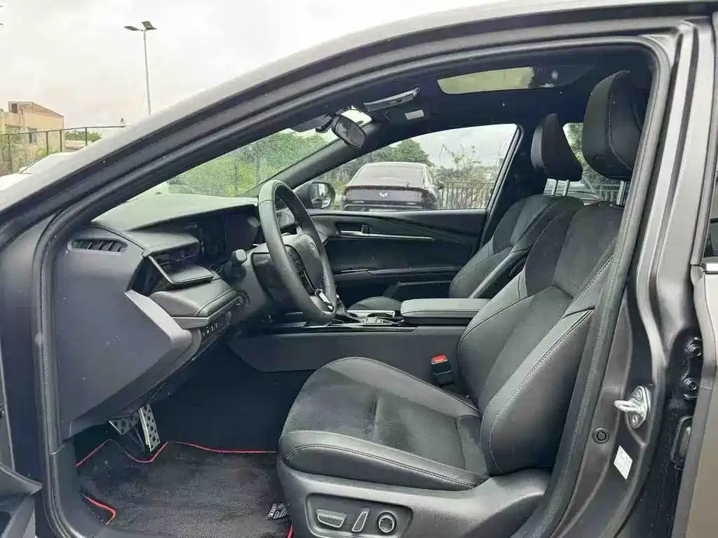 Camry 凯美瑞 2026款 双擎 2.0 HSE 光辉版