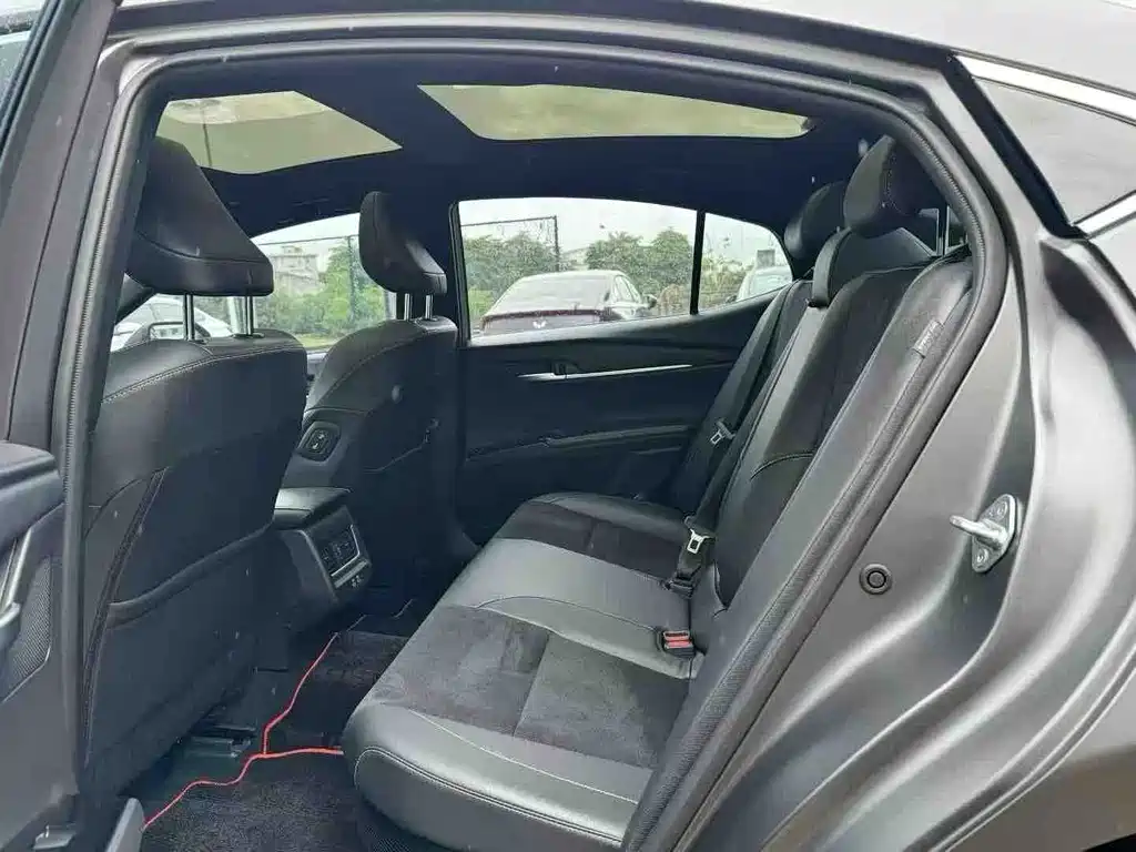 Camry 凯美瑞 2026款 双擎 2.0 HSE 光辉版