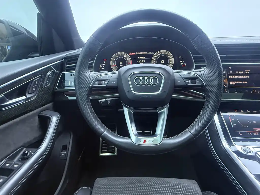 Audi Q8 55 TFSI Luxury Dynamic