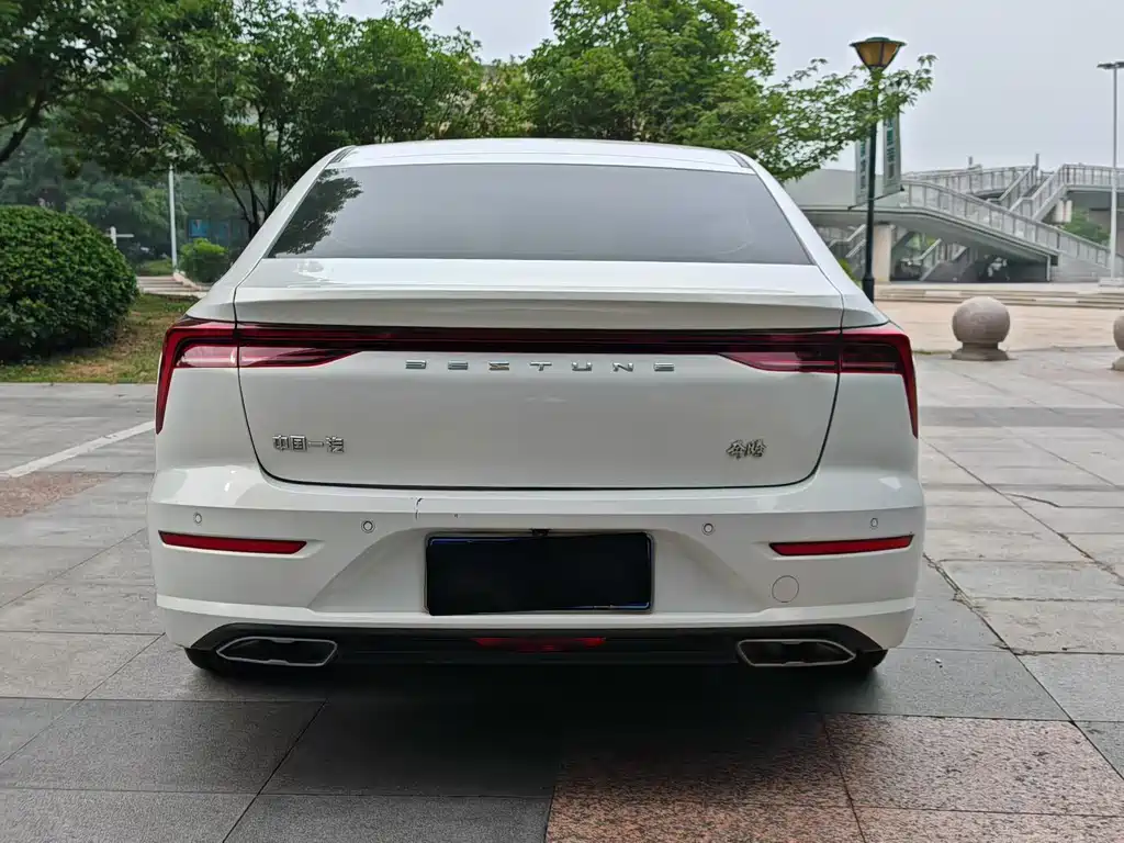 Besturn B70 3 rd Gen 1.5 T Auto Pleasure 70 Anniversary