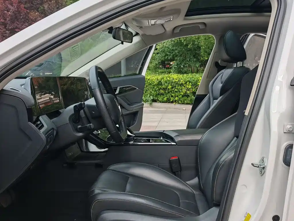 Besturn B70 3 rd Gen 1.5 T Auto Pleasure 70 Anniversary