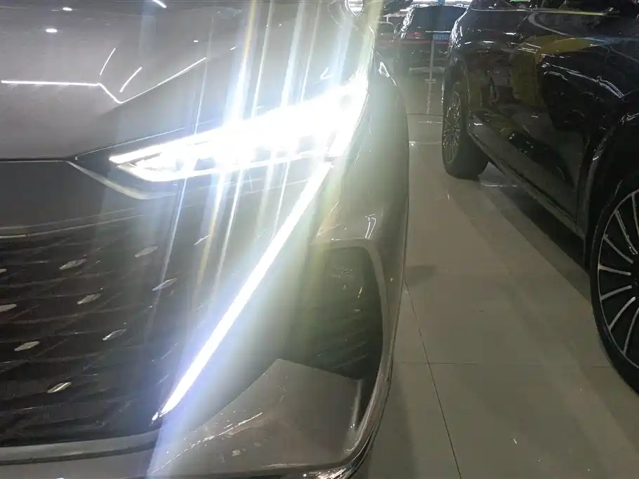 Roewe RX9 2.0 T 4 WD Premium