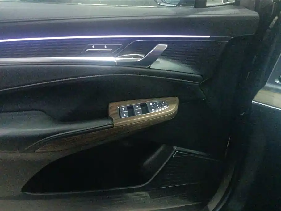 Roewe RX9 2.0 T 4 WD Premium